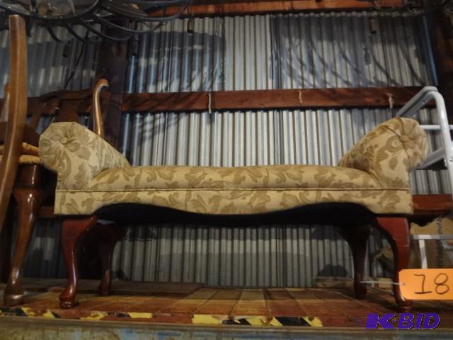 lot 18 image: Upholstered Hall Bench, very clean ...