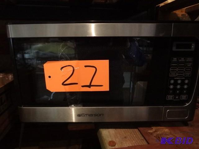 lot 21 image: Microwave...