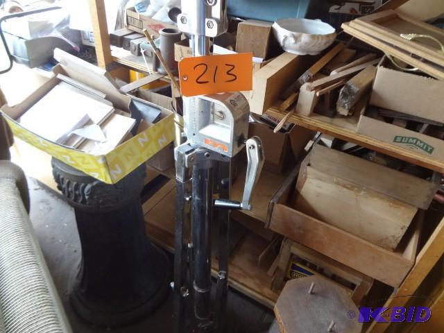lot 213 image: Lighting Stanchion. ...