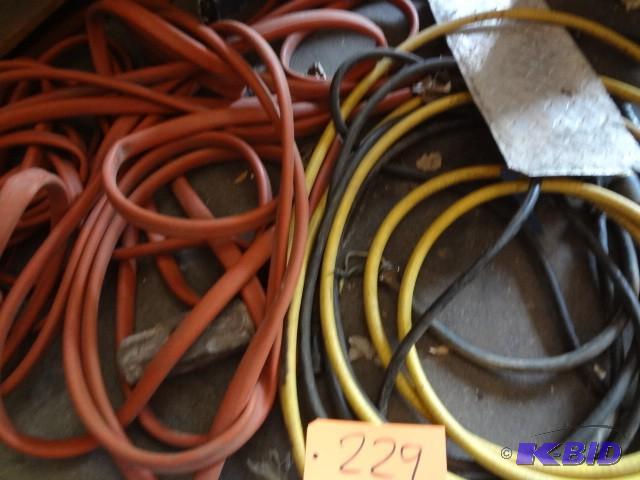 lot 229 image: Lot of heavy cable and hose...