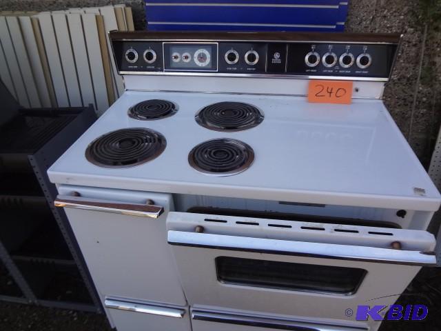 lot 240 image: Old GE range...