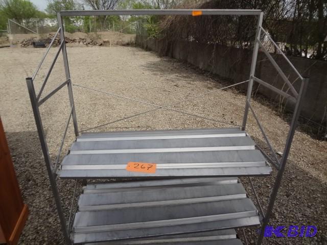 lot 267 image: Metal rack on wheels...