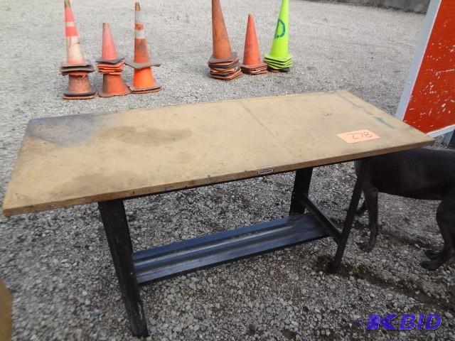 lot 278 image: Craftsman work bench...