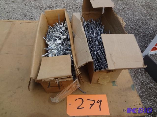 lot 279 image: Peg bord hooks, lots of them 4, 6...