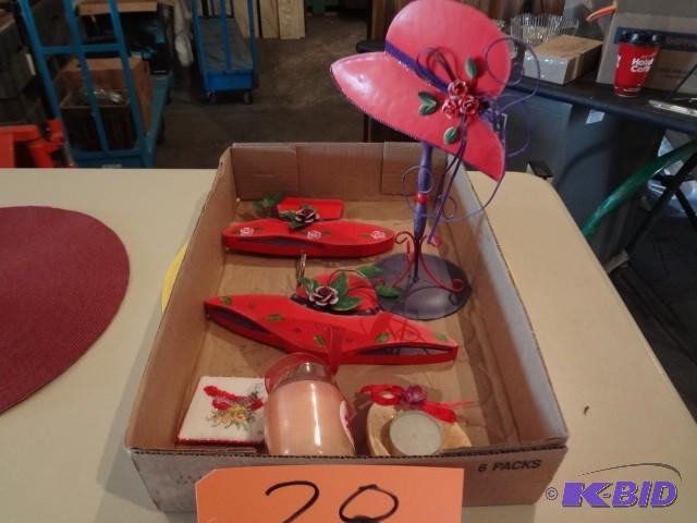 lot 28 image: Red Hat Stuff...