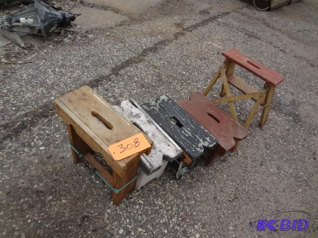 lot 308 image: 4 stools, step ladder...