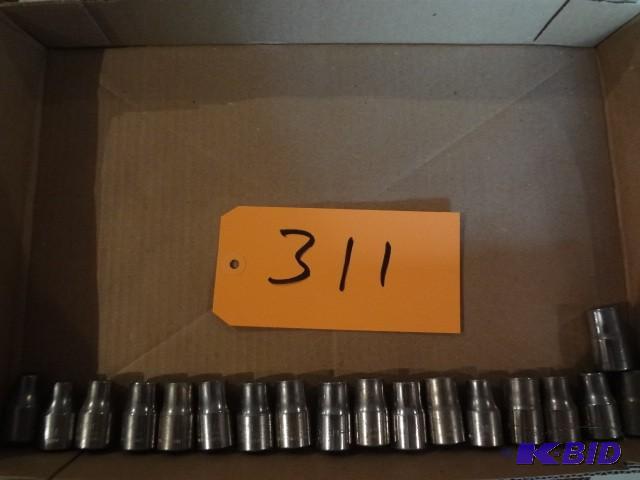 lot 311 image: Sockets, 12 drive, Craftsman...