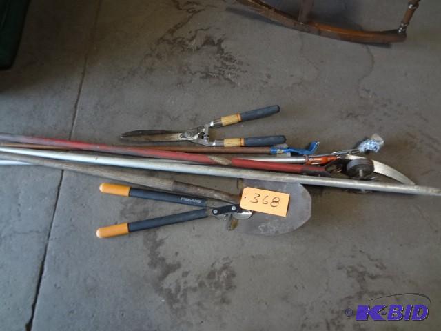 lot 368 image: Lot of garden tools...