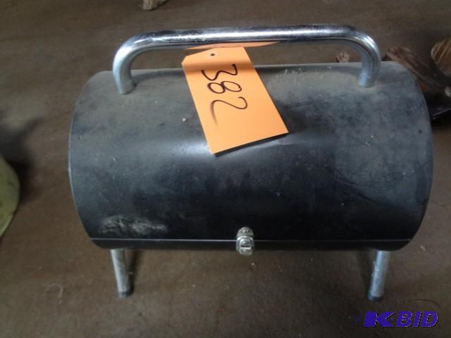 lot 382 image: Mini BBQ...