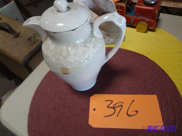 lot 396 image: China coffee pot...