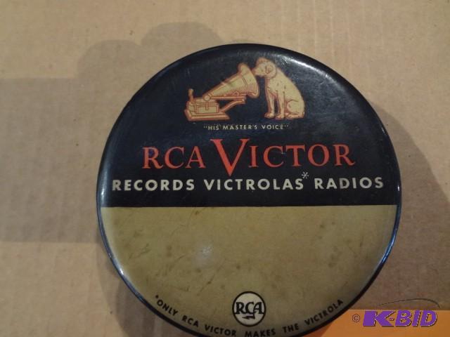 lot 40 image: Old RCA Victor record cleaner, neve...