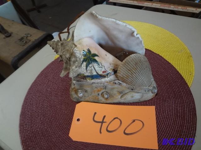 lot 400 image: Conch light, true Americana...