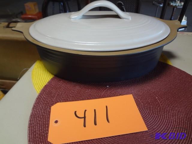 lot 411 image: Large 3-quart oval baker, Francisca...