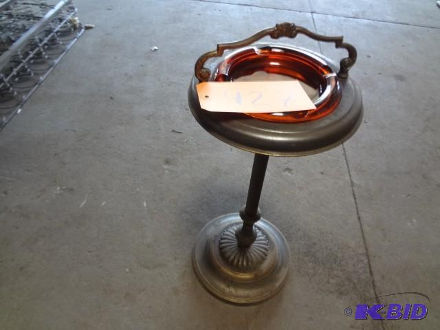 lot 427 image: Great ash tray...