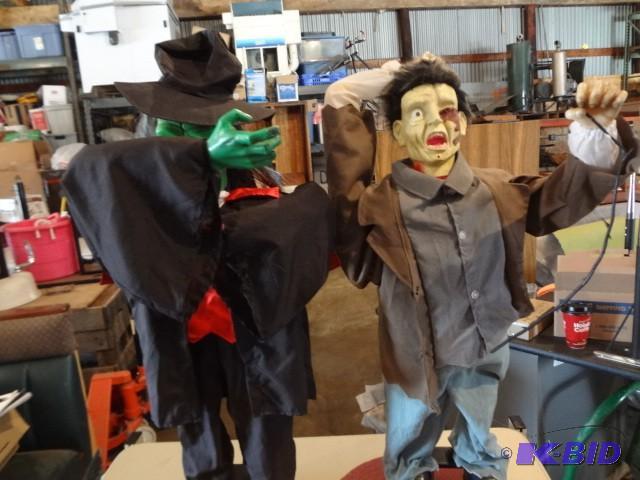 lot 45 image: Pair of Battery Operated Ghouls...