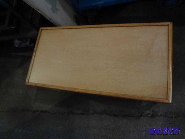 lot 463 image: Blond table...