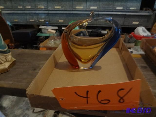 lot 468 image: Glass piece...