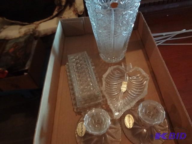 lot 469 image: Lot of crystal...
