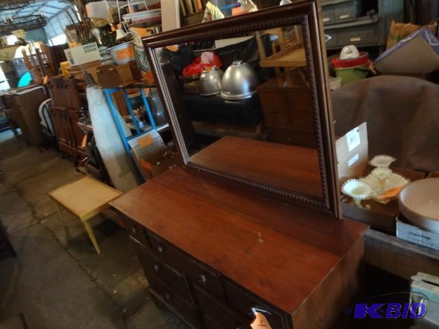 lot 474 image: Colonial dresser wmirror, Maltoc, ...