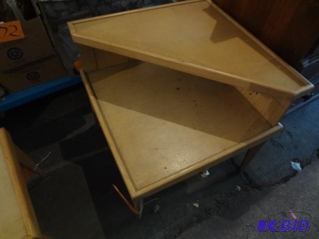 lot 483 image: Lamp corner table, busted leg...