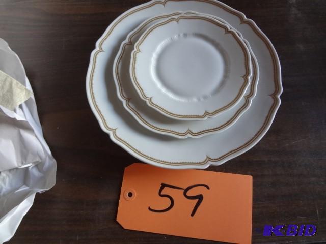 lot 59 image: Haviland LimogesPompador China, 10 ...