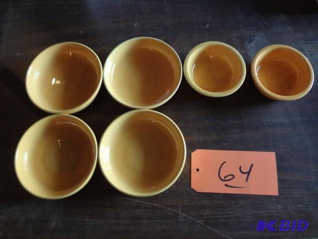 lot 64 image: (4) Fiesta Bowls, (2) Fiesta Small ...