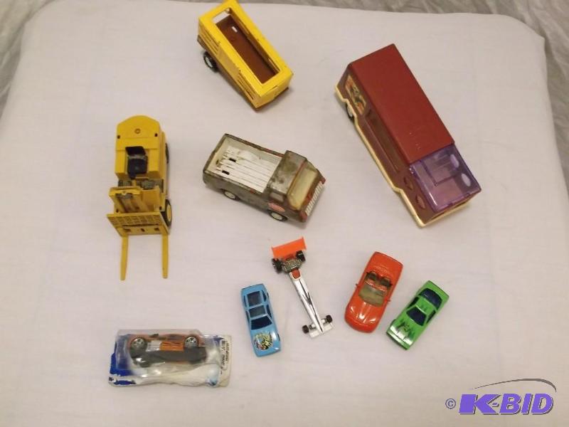 Lot of vintage toys 1 Tonka truck 2...