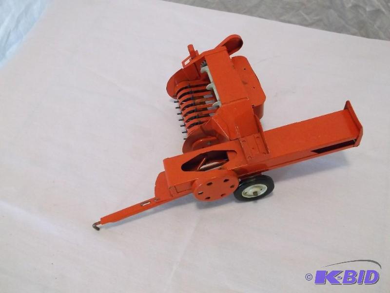 Very nice Tru-Scale hay baler....