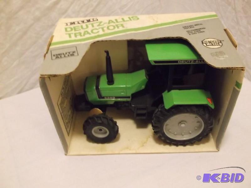 ERTL Deutz-Allis Tractor 116 scale...