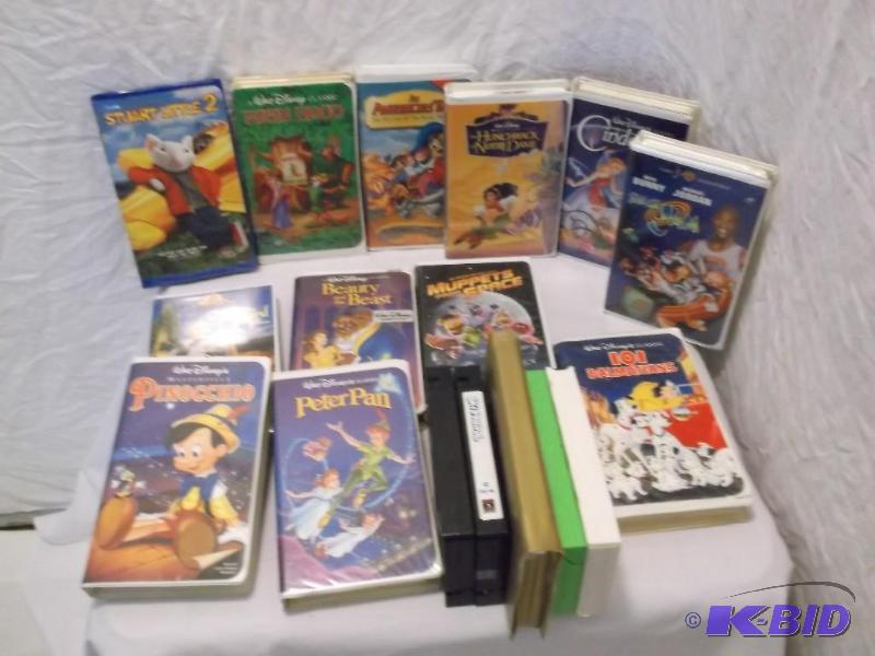 Lot of 17 VHS tapes all appear in g...