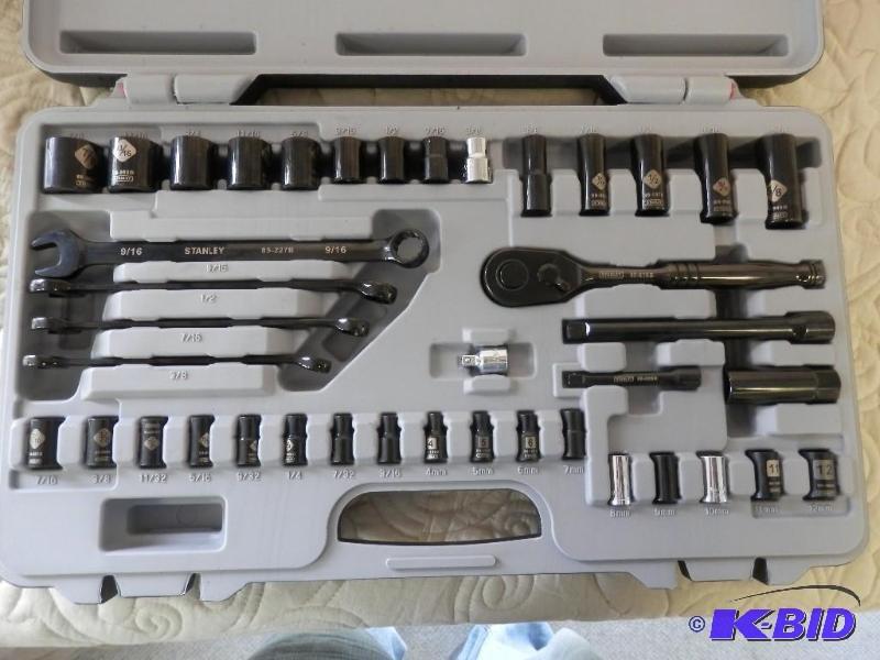 Stanley 40 peice tool set. The miss...