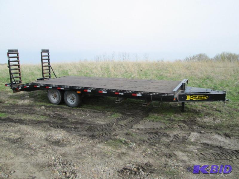 Nice, almost new 2011 Kaufman flatb...