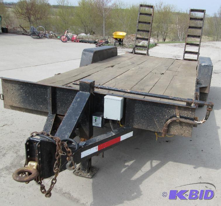 16 Foot 2001 Fechtner flatbed trail...