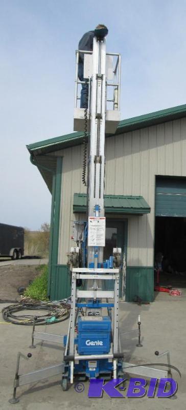 Genie single man lift, 12 volt, 30 ...
