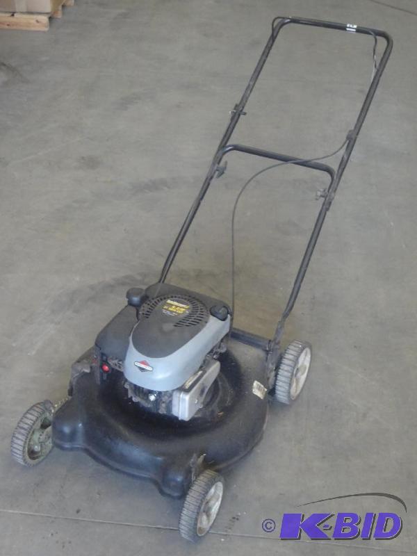 Yard Machines 21&quot 6HP Self-Pro...