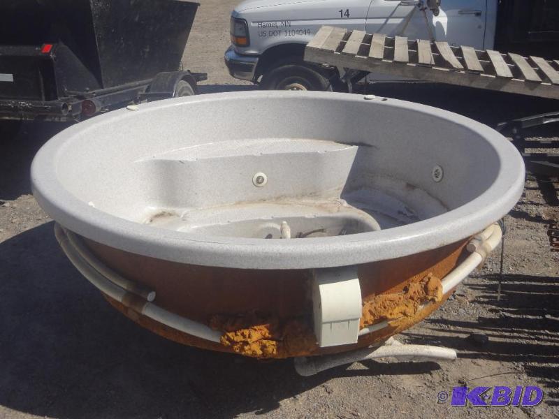 8ft Fiberglass Hot Tub With Hayward...