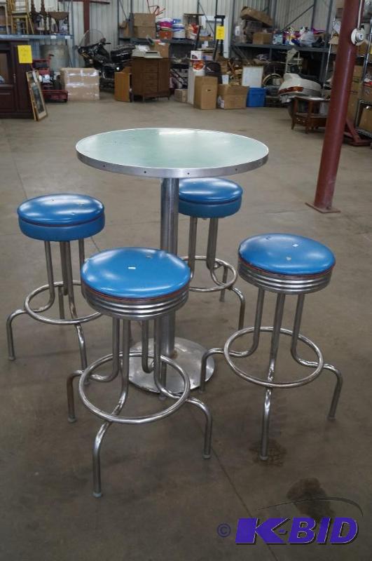 Bar Table with 4 bar stools