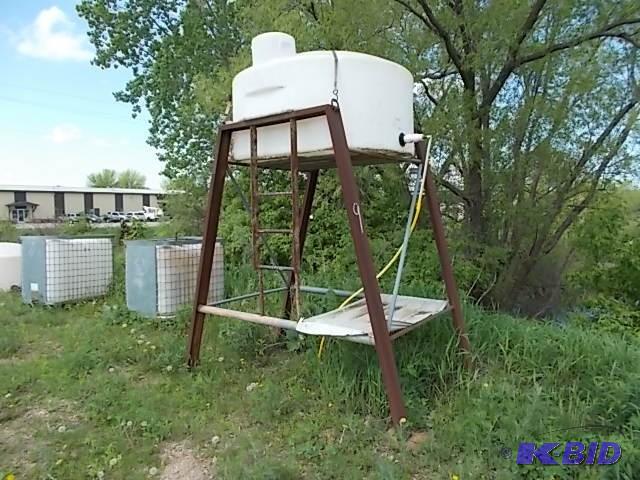 425 Gallon Water Tank with Stand, A...