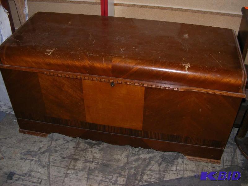 lot 13 image: Lane Cedar Chest, no key...
