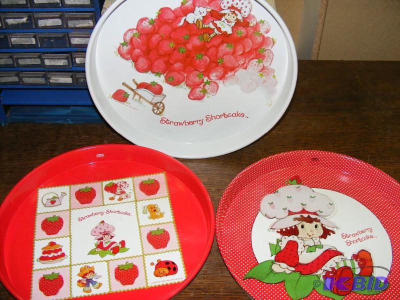 lot 38 image: Three Strawberry Shortcake Serving ...