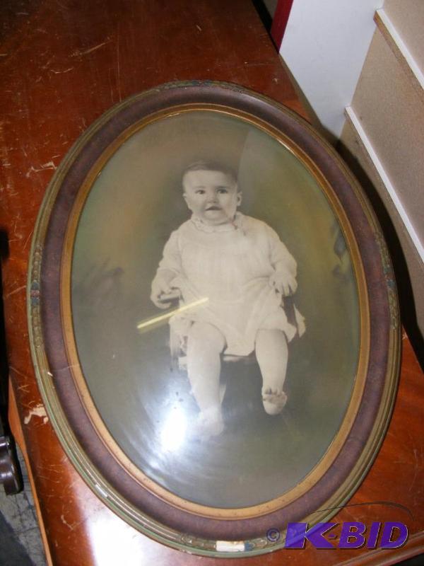 lot 6 image: Vintage Picture in Oval Frame, Bubb...