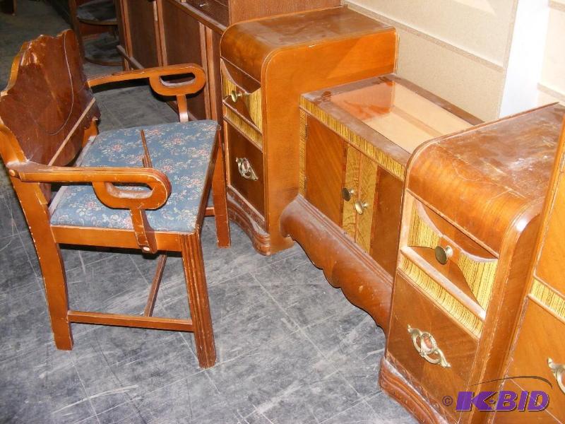 lot 7 image: Vintage Bedroom Set, Full Size with...