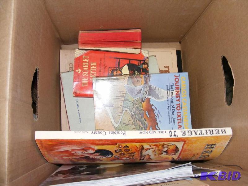 lot 82 image: Variety Lot of Books Heritage 76, ...