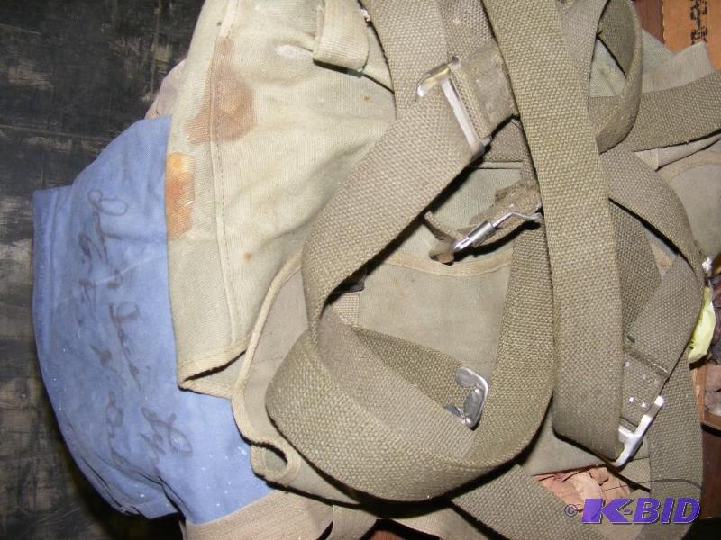 lot 94 image: Rock Collectors satchel with suppli...