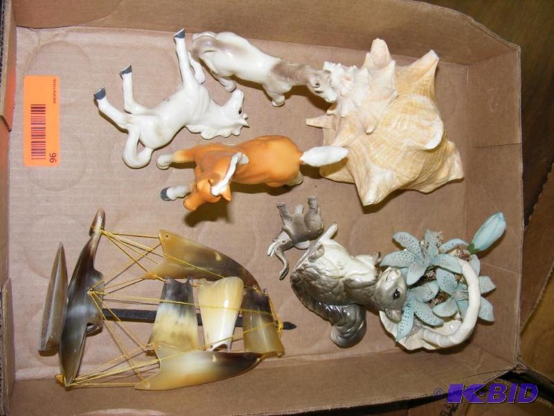 lot 96 image: Box of Household decorative items, ...