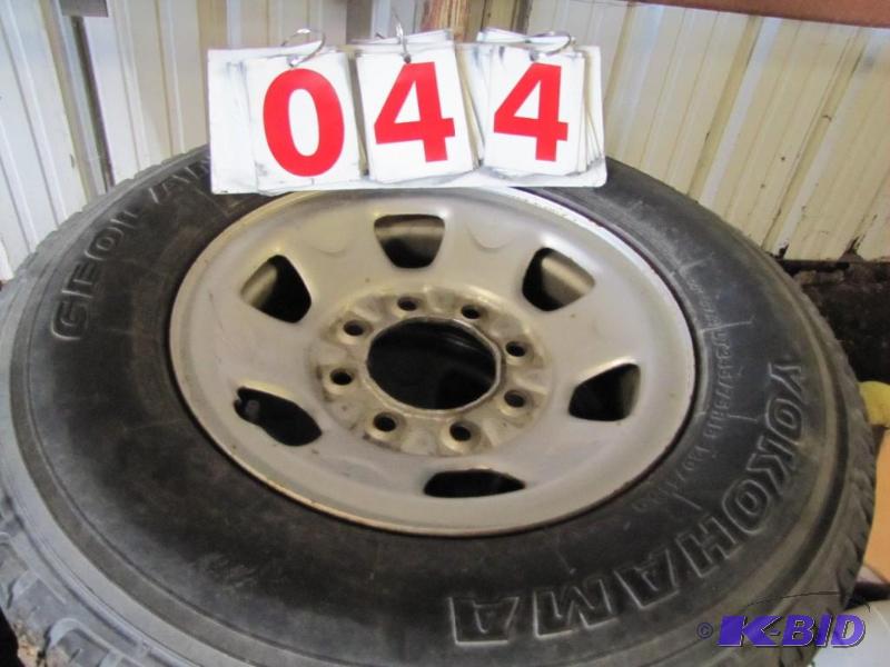 Chevrolet&nbsp 8- bolt rims and ti...
