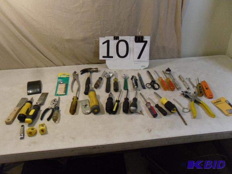 lot 107 image: Lot of Assorted Hand Tools. Screwdr...