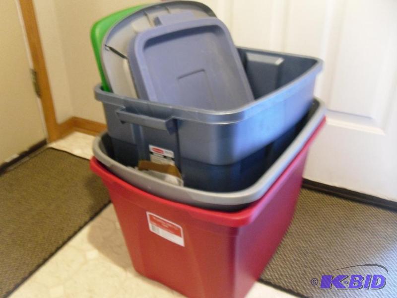 lot 139 image: 3 - 18 gallon totes with lids. Asso...