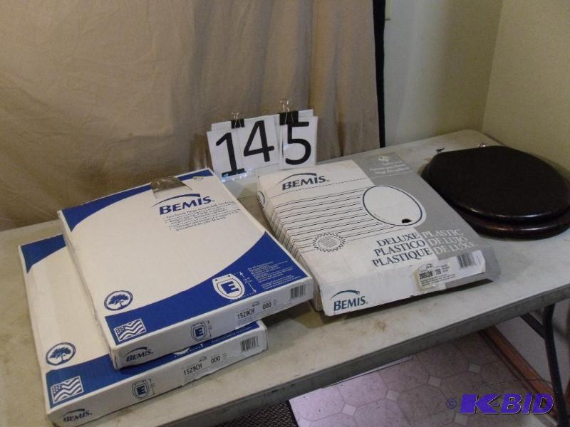 lot 145 image: Lot of 4 New Toilet Seats. 2 Bemis ...