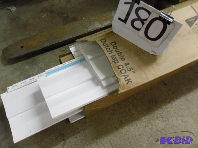 lot 180 image: 14 Pieces of Heartland White Vinyl ...